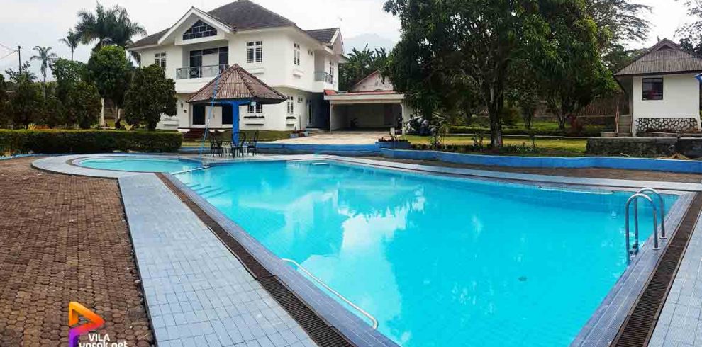 sewa villa di puncak 8 kamar